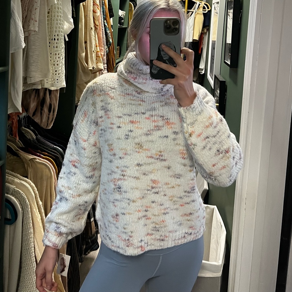 Jessica Simpson sweater